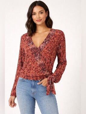 Women’s Rust Floral Wrap Top - L